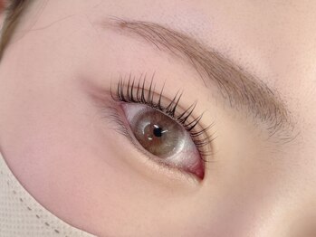 サロンメリア(salon Melia)の写真/まつげが短い人や下がりまつげの人でも、目力のある美しい目元が手に入る!メイク時短で快適な日々を♪
