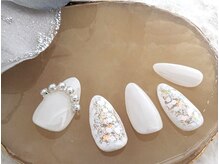 ジュネル/お洒落なホワイトネイル