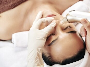 アナパ・オラの写真/肌本来の力を引き出し、年齢を重ねても自信の持てる素肌へ。年齢肌に寄り添い、滑らかさを引き出す毛穴ケア