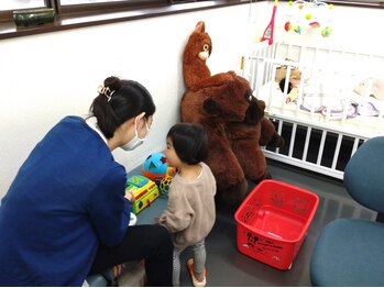 アダチ接骨院の写真/【キッズスペースあり★】家事/育児/お仕事で忙しいママ・パパも、是非お子様と一緒にご来店ください♪
