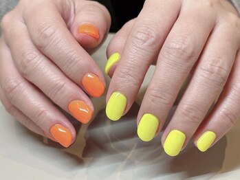 ブルジェネイル ネイル(BOURGE nail)/左右で魅せるネオンカラー