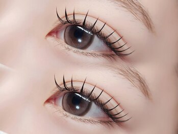 イーネ(e_ne)の写真/《圧倒的モチの良さ◎》こだわりの商材を豊富にご用意！ナチュラルなのに華やかな印象の目元へ導きます♪