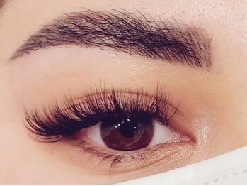 アイ ラッシュアンドネイル(AI Lash&Nail)の写真/【軽い付け心地×ボリュームラッシュ】0.07の極細エクステで自まつげの負担を軽減しつつボリュームも出す！