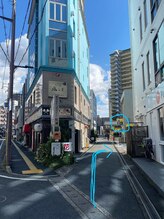 ワイズサロン(Y's salon)/斜め右に入ったらすぐ右手