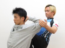 ストレッチヒーロー 広島中広店/胸を張って姿勢美人