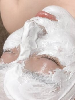 ムーンブロッサム(MoonBlossom)の写真/美容成分をたっぷり導入し肌のハリ・ツヤをUP♪美白効果も抜群のパックで肌のキメを整える◎くすみも改善☆