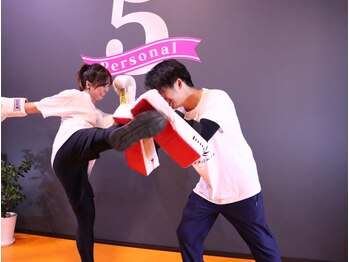 ファイブパーソナル(5 Personal)の写真/高額なコース契約は不要！都度払いでパーソナルも整体もOK★キックボクシングで自分磨きを応援します♪