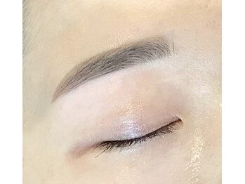 ビューステージ アイブロウサロン 新宿東口/平行アーチ眉♪