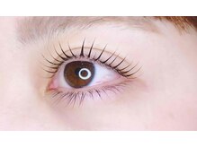 1人1人のまつ毛のクセや特徴に合わせて施術いたします♪