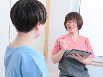亮鍼灸院の写真/長時間のスマホ操作やPC作業によるお身体の不調にも◎”優しい鍼施術”が出来る亮鍼灸院にお任せください！
