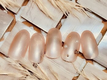 ネウィ ネイル 銀座(newi nail)の写真/爪を削らないパラジェルで爪に優しく！シンプル系宝石ネイルで秋の指先を♪