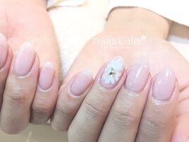 ポイントフラワーネイル