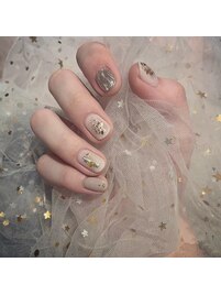 指ごとに異なるネイルが楽しめる