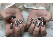ネイルサロンカリプソ(Nail Salon Calypso 2)/メタリックカラーにパーツ入り