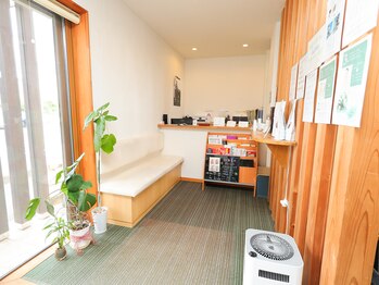 アース(EARTH)/店内の待合室です。