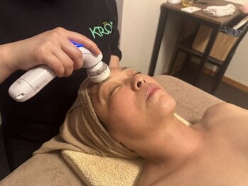 クルル(KROL)の写真/その毛穴、諦めていませんか？最近年代問わず一番挙がるのが「毛穴」のお悩み。肌年齢を巻き戻しましょう★