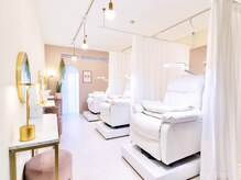 当面の間、恵比寿のシェアサロン内の1席を借りての施術です☆