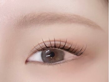 ジジベレッザ 芦屋店(jiji belleza)の写真/【高技術×モチの良さ★】自まつ毛の状態を見極めて、一本一本丁寧に施術するので初めての方にもおすすめ！