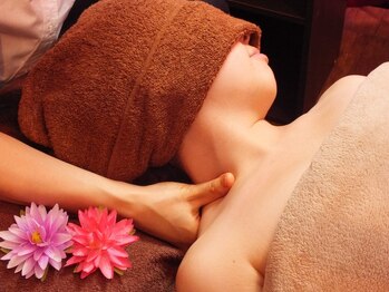 バトゥール 袋町本店(Batur)/仰向けでほぐして首の負担がない