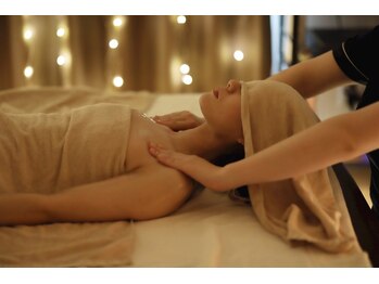 メヴィ エール(Mavie Ailes)/デコルテのリンパもしっかりと！