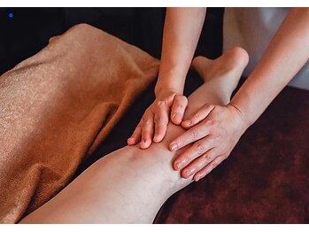 ソラムール(SOLAMOUR)の写真/足の重みやむくみをスッキリ軽やかに！ツボを知り尽くした絶妙なもみほぐしとリンパ循環ケアで美脚へ導く♪