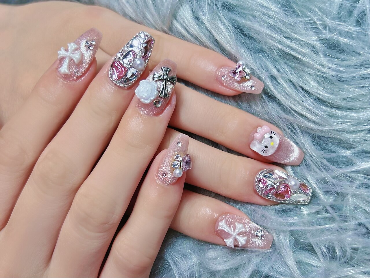 ネイルチップ 量産型 フリル ツイード 羽 推しネイル ゴテゴテ 赤 #12 Glamorous Nail Design Inspiration from Nailist Kazane | TikTok