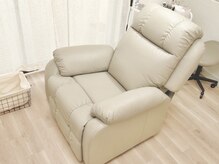 アイノワ 伏石駅前(eyenowa.)の雰囲気（ふかふかリクライニングチェアで癒されながら快適に施術時間を）