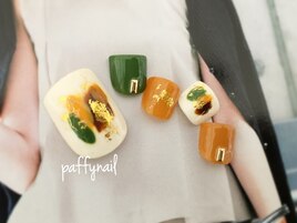 秋カラーの塗りかけネイル