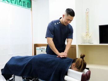 池袋らくらく整骨院/施術風景１【カイロ／整体】