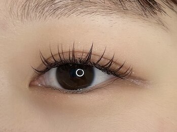 ベル(Belle)の写真/自まつ毛に負担をかけずに自然にボリュームUP★自まつ毛の状態を見極め、一本一本丁寧に施術するのでモチ◎