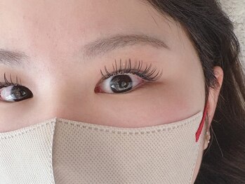 L.アイラッシュアンドビューティー/担当ステグマン