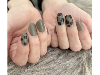 シエルビューティークロップ(Ciel Beauty CROP)/カーキマットで大きめドット☆