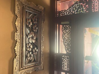 アジアンリラクゼーション ヴィラ 二子玉川店(asian relaxatin villa)/木彫りの壁掛け