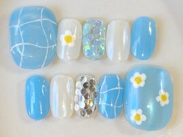 夏フットネイル　アシンメトリー