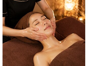 ミータイム(MeTime)の写真/《素肌のようなツヤ・透明感へ》美肌効果の高い光を照射してニキビ・しわ・たるみ・シミにアプローチ！