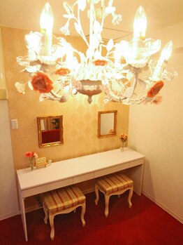 ワックス脱毛サロン アルスタ(ALUSTA)/【ラグジュアリーな店内】