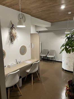 アスラク/待合スペース