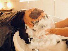 ゆっくり、しっかりシャンプーするところから始めます。