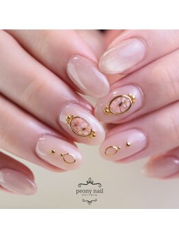 ピオニーネイル(peony nail)/ゴールドビジュー押し花