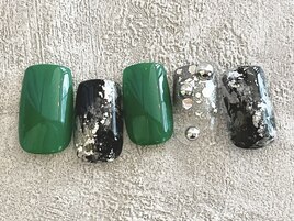 グリーン×モノトーン