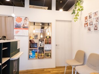 ソリーゾ整体院 中板橋院/「受付/リラックスできる空間」