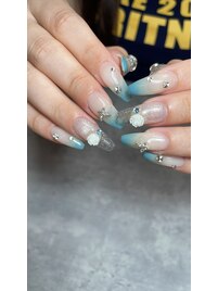 夏の終わりにくすみブルーネイル