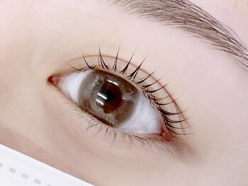 eye salon chiku 【まつげパーマ/マツエク/フラットラッシュ/アンドヘルシー】の写真/桜並木プライベートサロン*《美容液Tr付|まつげパーマ¥4,200》多数のロットから似合わせデザイン♪