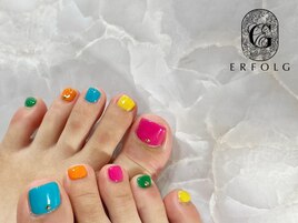 ビビッドカラフルフットネイル