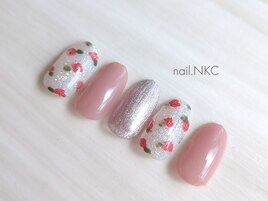 キラキラ小花ネイル
