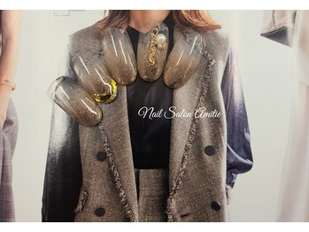 ネイルサロン アミティエ(Nail Salon Amitie)/マグネットグラデ × ビジュー*