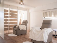 ポース(phoOs)の雰囲気（店内は木を基調としたとにかくリラックスできる空間です♪）