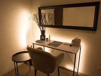 キリンの昼寝/＜Room B＞