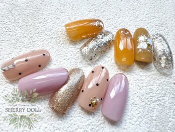 シェリードール(SHERRY DOLL)の写真/王道のシンプルネイルも差が付くカラーで自慢したくなる指先に☆カラーに悩まれた際も気軽に相談OK♪
