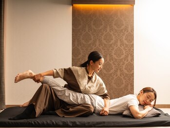 リラク 新横浜プリンスホテル店(Re.Ra.Ku)の写真/【自分では届かないコリに】全身をもみほぐし、タイ古式で深層までアプローチ。驚くほど軽やかな体へ！